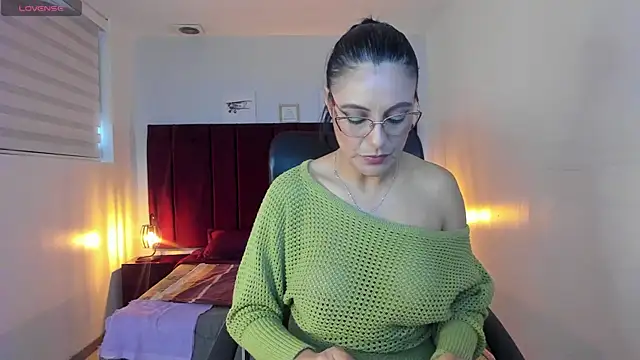 Snapshot of Zuzana21 chatting on February 13, 2025, 1:05 pm Zuzana21 online show from February 13, 2025, 1:05 pm