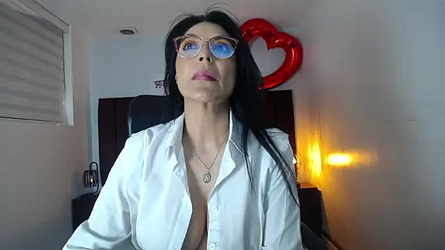 Snapshot of Zuzana21 chatting on February 21, 2025, 12:49 pm Zuzana21 online show from February 21, 2025, 12:49 pm