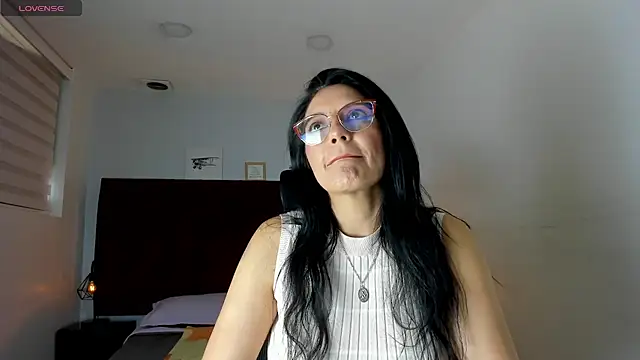 Snapshot of Zuzana21 chatting on March 18, 2025, 12:50 pm Zuzana21 online show from March 18, 2025, 12:50 pm
