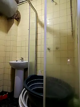 Snapshot of Polygamist chatting on October 16, 2025, 5:05 am Polygamist online show from October 16, 2025, 5:05 am