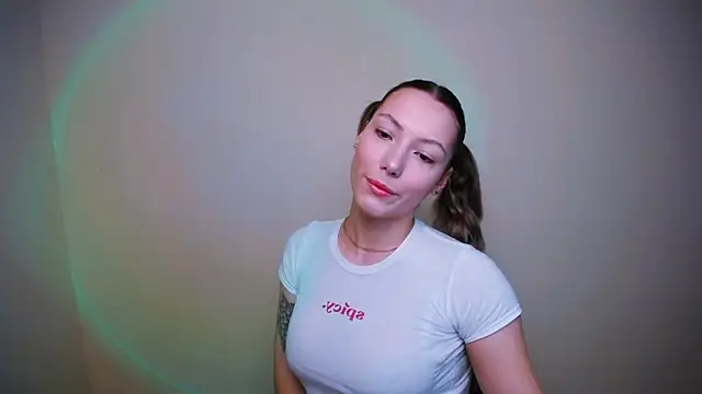 Snapshot of VanessaMay_ chatting on December 25, 2024, 7:57 am VanessaMay online show from December 25, 2024, 7:57 am