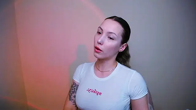 Snapshot of VanessaMay_ chatting on December 24, 2024, 9:33 pm VanessaMay online show from December 24, 2024, 9:33 pm