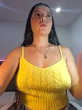 Snapshot of Anal_Luucia chatting on October 3, 2025, 12:39 pm Anal Luucia online show from October 3, 2025, 12:39 pm