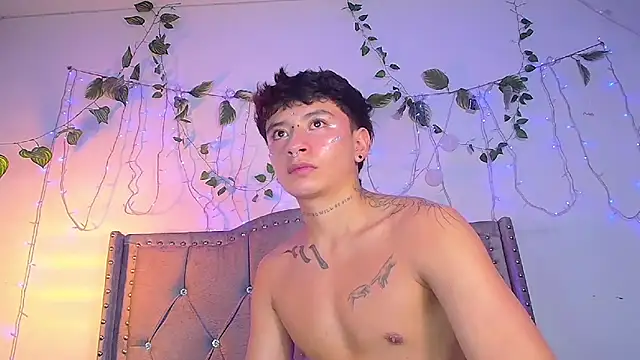 Snapshot of daimond_01 chatting on February 14, 2025, 4:37 am daimond 01 online show from February 14, 2025, 4:37 am