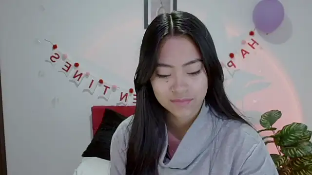 NatalyEscobar lx online show from September 18, 2025, 12:19 pm