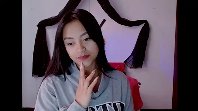 NatalyEscobar lx online show from March 21, 2025, 12:17 pm