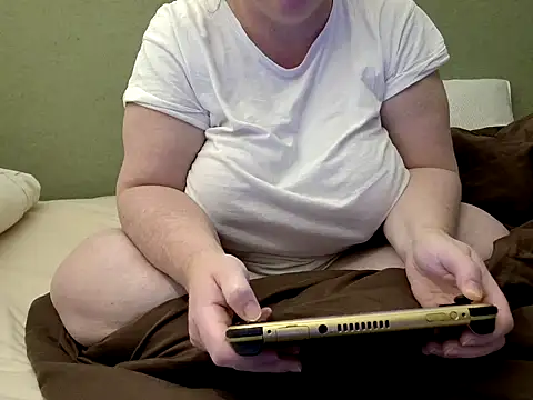 Snapshot of MarthaBriest chatting on October 4, 2025, 10:00 pm MarthaBriest online show from October 4, 2025, 10:00 pm