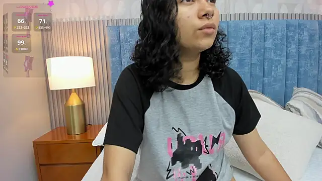 Snapshot of pretty_sunlight_ chatting on October 19, 2025, 1:30 am pretty sunlight  online show from October 19, 2025, 1:30 am