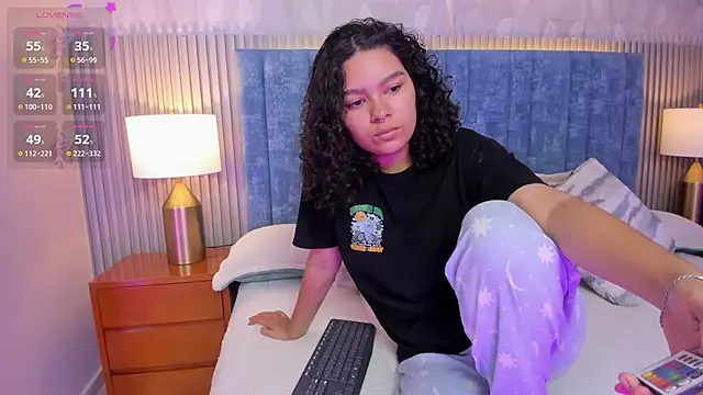 pretty sunlight  online show from November 11, 2025, 2:06 am