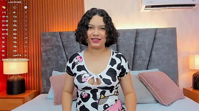 pretty sunlight  online show from February 4, 2025, 1:34 am