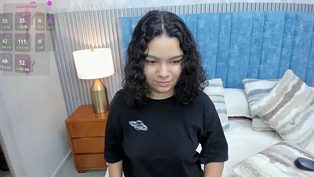 Snapshot of pretty_sunlight_ chatting on October 4, 2025, 1:51 am pretty sunlight  online show from October 4, 2025, 1:51 am