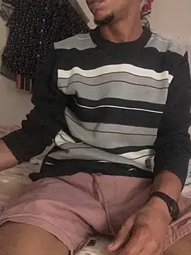 Snapshot of Johnras121 chatting on February 8, 2026, 12:47 pm Johnras121 online show from February 8, 2026, 12:47 pm