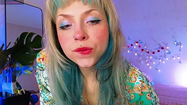 Snapshot of lavenderluxe chatting on February 16, 2026, 12:04 pm lavenderluxe online show from February 16, 2026, 12:04 pm