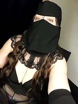 Snapshot of -Arab_milf- chatting on September 21, 2025, 6:18 am -Arab milf- online show from September 21, 2025, 6:18 am
