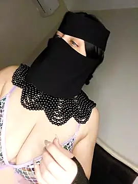 Snapshot of -Arab_milf- chatting on March 13, 2025, 6:16 am -Arab milf- online show from March 13, 2025, 6:16 am