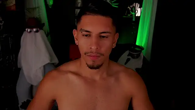 Snapshot of Aaronfox_x chatting on October 22, 2025, 2:22 am Aaronfox x online show from October 22, 2025, 2:22 am