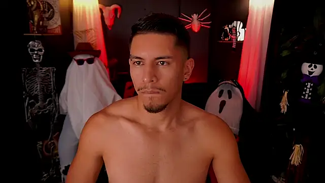 Snapshot of Aaronfox_x chatting on October 13, 2025, 12:23 am Aaronfox x online show from October 13, 2025, 12:23 am