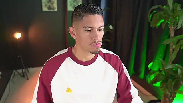 Aaronfox x online show from April 9, 2026, 2:45 pm