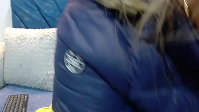 Snapshot of NathaliaSmith3x chatting on October 16, 2025, 5:27 am NathaliaSmith3x online show from October 16, 2025, 5:27 am