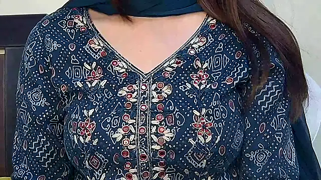 Snapshot of MIss-Naina chatting on October 7, 2025, 7:53 am MIss-Naina online show from October 7, 2025, 7:53 am