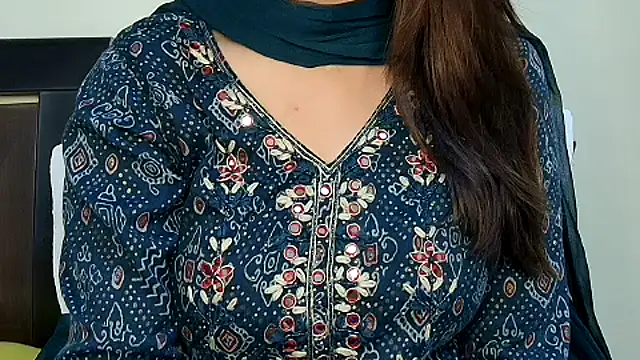 Snapshot of MIss-Naina chatting on October 1, 2025, 8:19 am MIss-Naina online show from October 1, 2025, 8:19 am