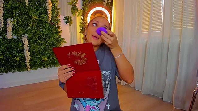 Snapshot of VivienCarter chatting on October 13, 2025, 9:11 am VivienCarter online show from October 13, 2025, 9:11 am