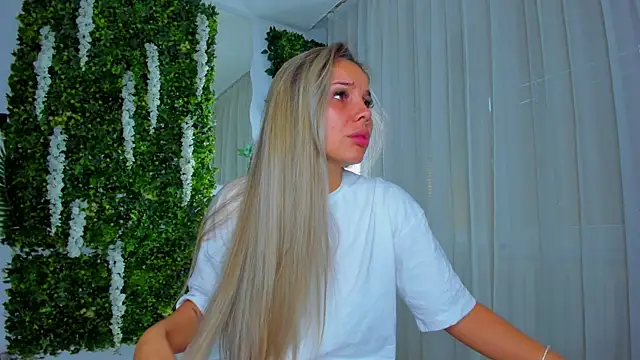 Snapshot of VivienCarter chatting on October 3, 2025, 2:07 pm VivienCarter online show from October 3, 2025, 2:07 pm