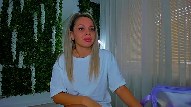 Snapshot of VivienCarter chatting on September 30, 2025, 1:50 pm VivienCarter online show from September 30, 2025, 1:50 pm