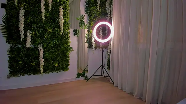 Snapshot of VivienCarter chatting on October 14, 2025, 5:24 pm VivienCarter online show from October 14, 2025, 5:24 pm