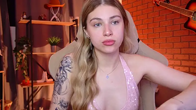 Snapshot of EllieCutes chatting on June 16, 2026, 7:41 am EllieCutes online show from June 16, 2026, 7:41 am