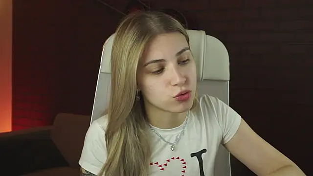 EllieCutes online show from October 3, 2025, 8:49 am