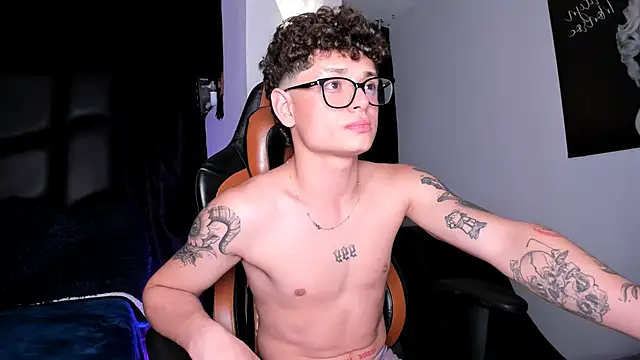 LexieandNate online show from February 24, 2025, 2:51 am