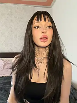 madelinexx online show from May 12, 2026, 12:33 pm