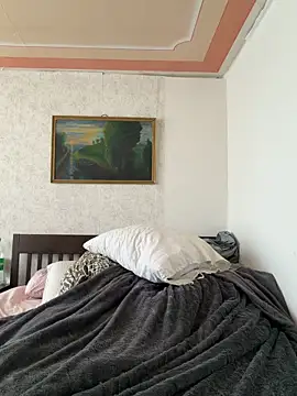 madelinexx online show from April 15, 2026, 11:59 am