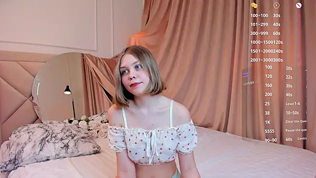 Snapshot of PeaceBeames chatting on December 5, 2024, 8:17 pm PeaceBeames online show from December 5, 2024, 8:17 pm