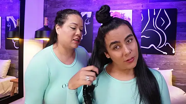 Snapshot of DanyAndAlexa chatting on October 22, 2025, 1:10 pm DanyAndAlexa online show from October 22, 2025, 1:10 pm