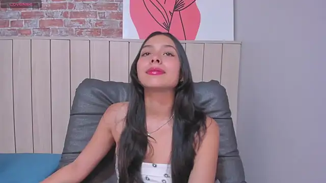 Snapshot of SophieBenson chatting on February 7, 2025, 4:14 pm SophieBenson online show from February 7, 2025, 4:14 pm