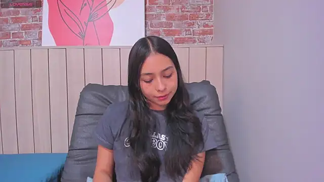Snapshot of SophieBenson chatting on March 13, 2025, 12:02 pm SophieBenson online show from March 13, 2025, 12:02 pm