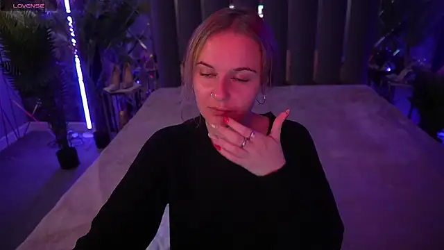 MaribelRiverr  online show from October 3, 2025, 5:53 am