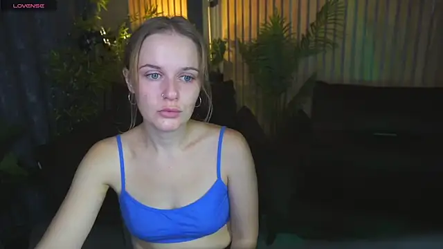 MaribelRiverr  online show from October 17, 2025, 5:44 am