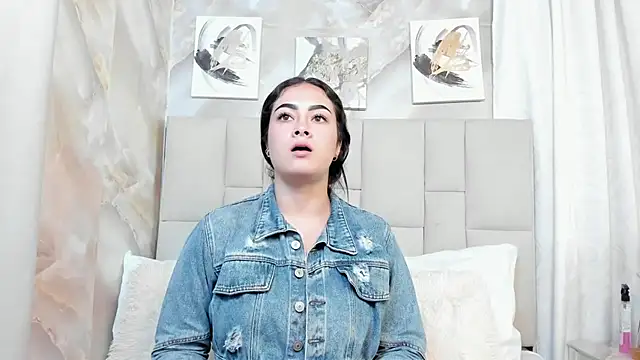 Jaslyn  Smith online show from September 30, 2025, 4:13 pm