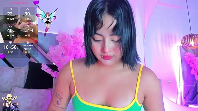 KimVelezz online show from November 6, 2025, 7:07 pm