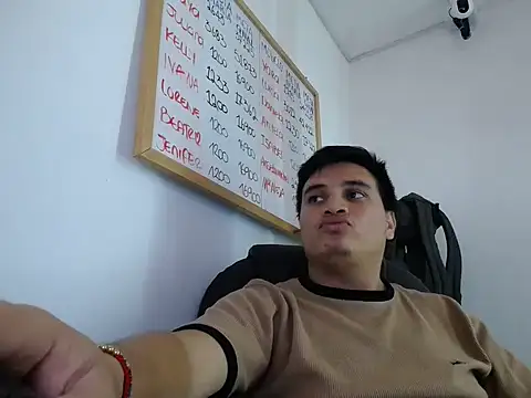 Snapshot of ahntony__69 chatting on October 31, 2025, 6:32 am ahntony 69 online show from October 31, 2025, 6:32 am