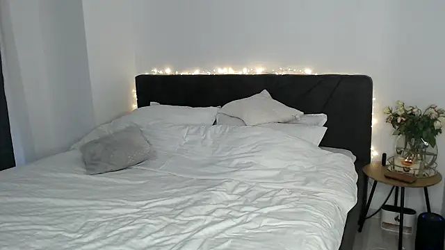 ElizabethAC online show from December 12, 2024, 7:30 am