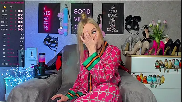 Snapshot of HannaKorsak chatting on February 24, 2025, 6:15 pm HannaKorsak online show from February 24, 2025, 6:15 pm