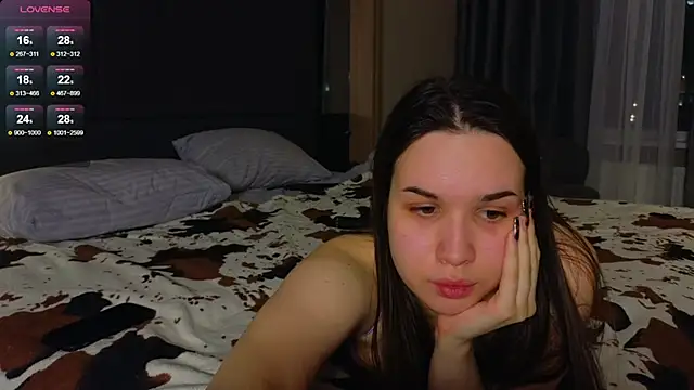 Roxie Mils online show from March 14, 2025, 6:29 pm