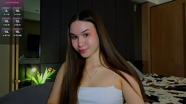 Roxie Mils online show from March 15, 2025, 6:10 pm