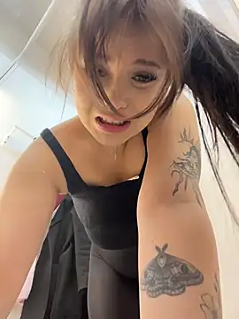 Snapshot of Chloe__Moon chatting on October 6, 2025, 3:57 pm Chloe  Moon online show from October 6, 2025, 3:57 pm
