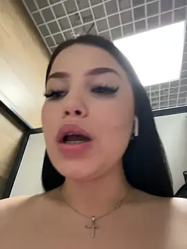Snapshot of Chloe__Moon chatting on January 31, 2025, 10:21 pm Chloe  Moon online show from January 31, 2025, 10:21 pm