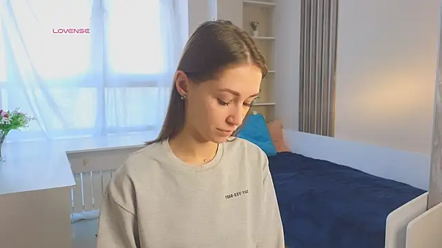 RennieLewis online show from October 13, 2025, 3:30 am